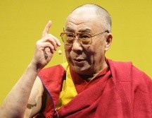 La oficina del Dalái Lama dice que el líder budista se arrepiente del incidente. GETTY IMAGES