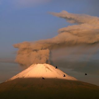El volcán Popocatépetl luce nevado en plena primavera