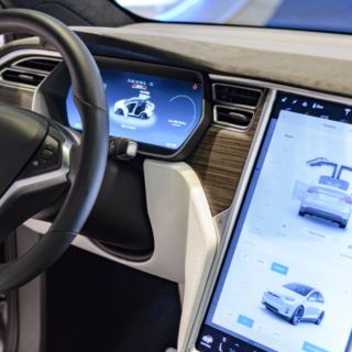 Demandan a Tesla por compartir imágenes de clientes tomadas por sus cámaras