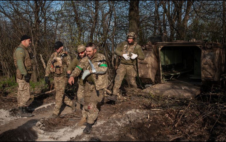 La ley intenta corregir los numerosos errores cometidos durante la movilización parcial ordenada por Vladimir Putin, que provocó el éxodo masivo de cientos de miles de rusos. AP/I. Rybakova