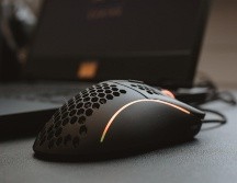 Las personas estresadas mueven el puntero del mouse con más frecuencia y menos precisión y recorren distancias más largas en la pantalla. ESPECIAL/Foto de maar gaming en Unsplash