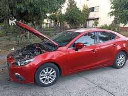Los sospechosos se encontraban desvencijando un auto Mazda color rojo. ESPECIAL