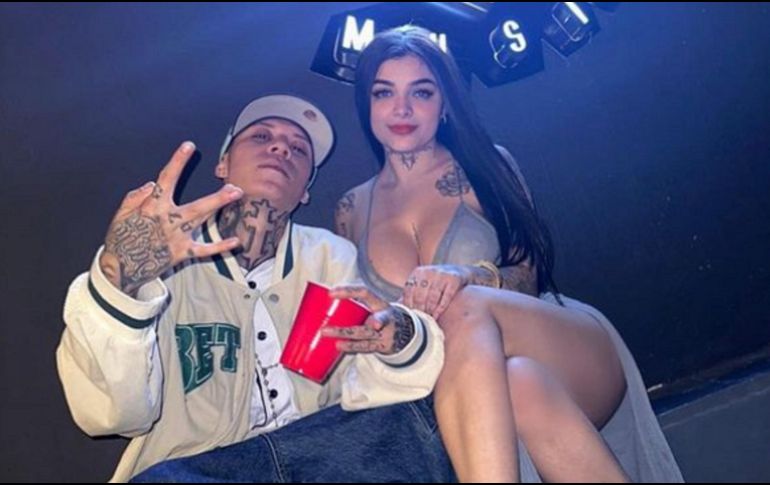 Santa Fe Klan y la influencer, Karely Ruiz, compartieron una fotografía juntos en redes sociales. INSTAGRAM / santa_fe_klan_473