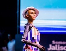 Sophia  se presentó en el escenario principal de Talent Land con un vestido de colores. ESPECIAL