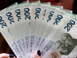 Ayer jueves, la paridad perforó el psicológico de 18.00 pesos, pero no confirmó su ruptura al cierre. EFE/ARCHIVO