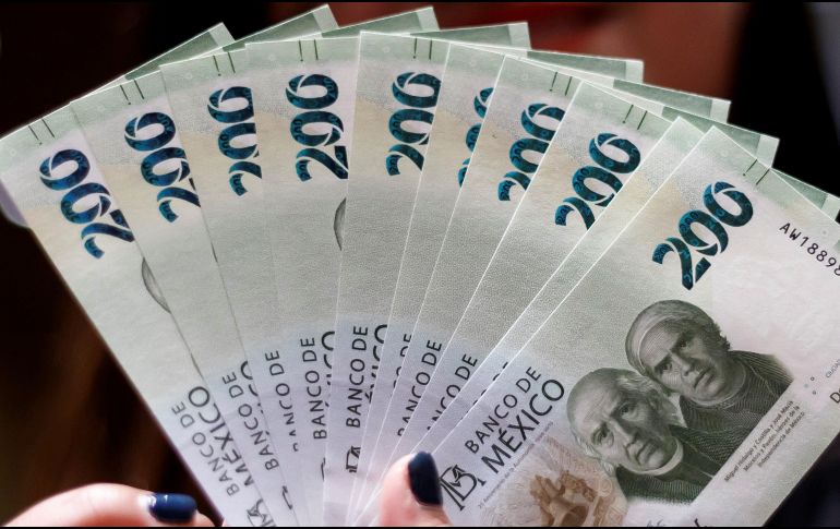 Ayer jueves, la paridad perforó el psicológico de 18.00 pesos, pero no confirmó su ruptura al cierre. EFE/ARCHIVO