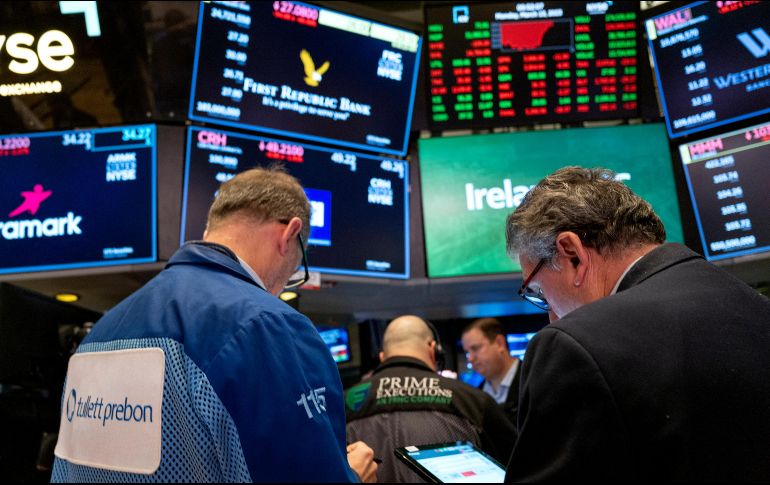 Wall Street inició la jornada de hoy prácticamente plano y oscilando entre el rojo y el verde. AP/ARCHIVO