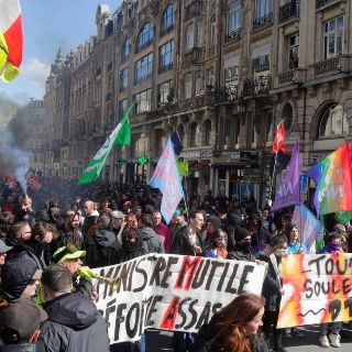 Corte constitucional aprueba ley de pensiones de Emmanuel Macron