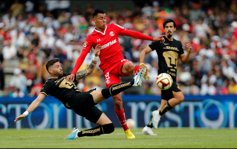 La ideal tarde auriazul comenzó con emociones desde el silbatazo inicial. EFE/A. Cruz