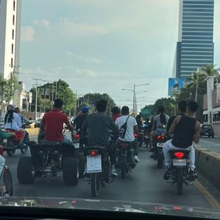 Motociclistas detienen circulación vehicular en López Mateos