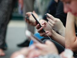 La vida contemporánea es impensable sin celulares. Foto de ROBIN WORRALL en Unsplash