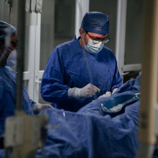 AMLO ofrece trabajo a estos 10 mil médicos jubilados del IMSS o ISSSTE