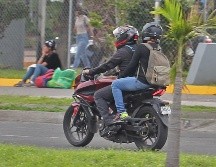 La Comisaría de Guadalajara puede actuar si se detectan faltas por parte de ciudadanos que circulan en motos. EL INFORMADOR