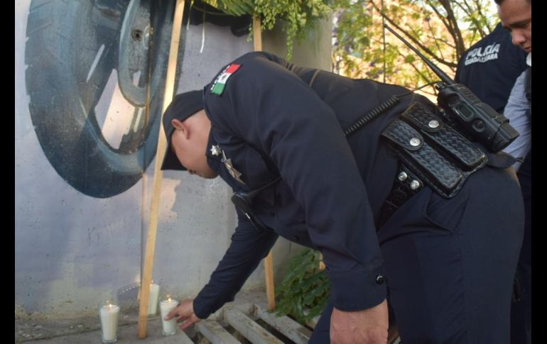 La acompañaron oficiales del escuadrón Gamas quienes estuvieron en la Guardia de Honor. CORTESÍA / Policía GDL