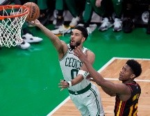 Jayson Tatum protagonizó una jugada clave para la victoria. AP/C. Krupa