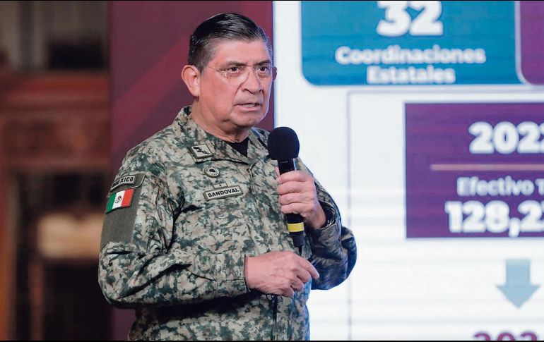 Tras las declaraciones del Presidente, de que en México no se produce ni consume fentanilo, el general Sandoval (foto) mostró datos oficiales de la Sedena. EL UNIVERSAL