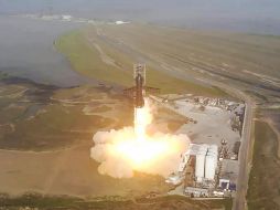 La ventana de lanzamiento de 62 minutos se abrió a las 08:28 de la mañana hora de Texas, y en esta ocasión el Starship sí pudo despegar sin contratiempos rumbo al espacio. EFE / ESPECIAL