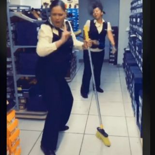 ¡Viral! Empleadas de Coppel se convierten Belinda y cantan a todo pulmón en la tienda