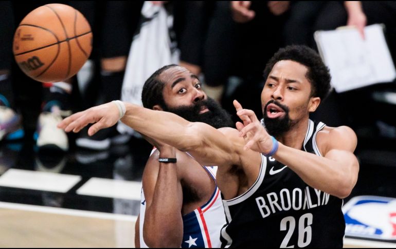James Harden lideró la ofensiva de los 76ers, con 17 puntos, 8 rebotes y 11 asistencias. EFE / J.Lane