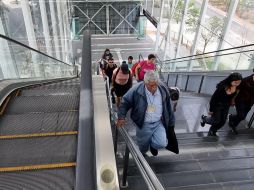 Usuarios son los más perjudicados por las fallas de escaleras y ascensores del Tren Ligero. EL INFORMADOR/A. Camacho