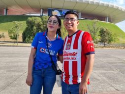 Esta pareja vino desde Cinpango, Estado de México, para presenciar el partido. EL INFORMADOR/ A.García