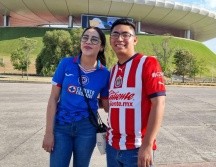 Esta pareja vino desde Cinpango, Estado de México, para presenciar el partido. EL INFORMADOR/ A.García