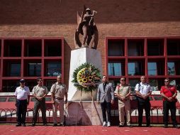 Se entregaron ofrendas florales en las bases 1 y 5 de la corporación bomberil. ESPECIAL