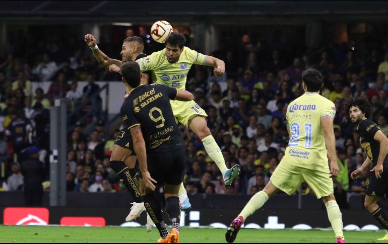 La cancha del Estadio Azteca será el escenario en donde los de azulcremas recibirán a los universitarios, quienes de la mano de su atacante César Huerta buscarán pegarle a domicilio al conjunto dirigido por André Jardine. SUN / ARCHIVO