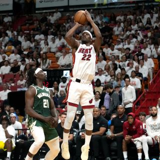 NBA: Butler marca 30, Miami vence a unos Bucks sin Giannis