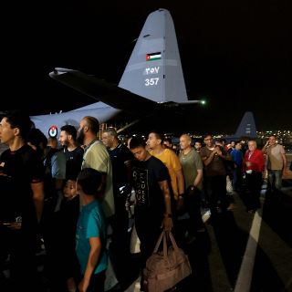 ¿Qué países están evacuando a sus ciudadanos de Sudán?