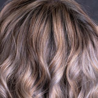 ¡Está que arde! Joven quema el cabello de su amiga durante baile y se viraliza