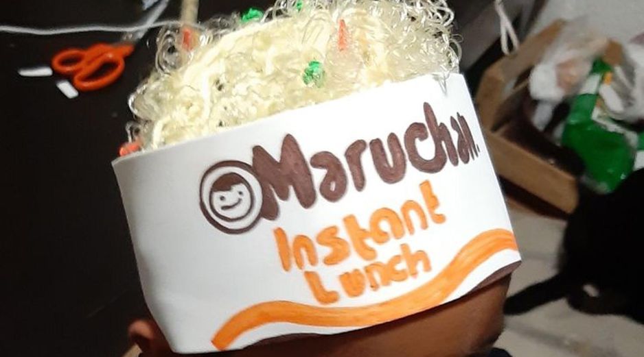 Los niños y niñas se divierten al ver sus padres y madres ingeniándoselas para conseguir el peinado más original, y cuando comparten la vista con sus compañeros en las escuelas. ESPECIAL