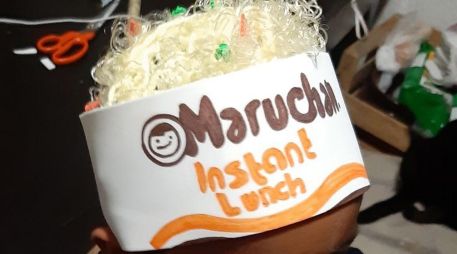 Los niños y niñas se divierten al ver sus padres y madres ingeniándoselas para conseguir el peinado más original, y cuando comparten la vista con sus compañeros en las escuelas. ESPECIAL