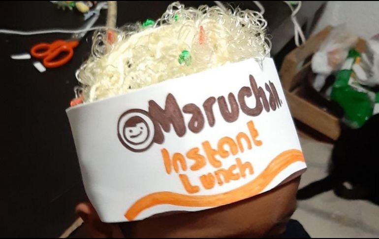 Los niños y niñas se divierten al ver sus padres y madres ingeniándoselas para conseguir el peinado más original, y cuando comparten la vista con sus compañeros en las escuelas. ESPECIAL