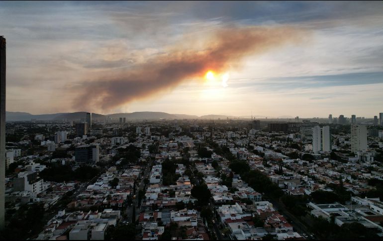 Debido a tres incendios forestales hay contaminación ambiental en Guadalajara, Zapopan y Tala. EL INFORMADOR/ ARTURO NAVARRO