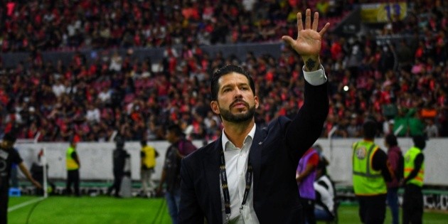 Atlas: Benjam&iacute;n Mora encuentra el hilo rojinegro