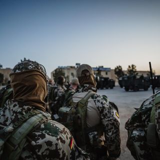 Ejército de Sudán dice que atacó un convoy de los paramilitares pese a tregua