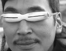 La gafas de sol tuvieron con predecesor las gafas de la nieve que utilizan los innuit en el Ártico. GETTY  IMAGES