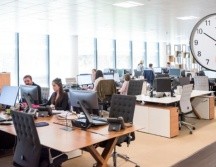 La iniciativa contempla que los trabajadores laboren solo 5 días a la semana. ESPECIAL