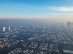 Los contaminantes se dispararon debido a varios incendios forestales en la metrópoli. EL INFORMADOR/ ARTURO NAVARRO