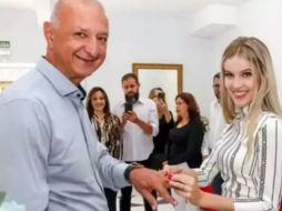 El alcalde de 65 años y la joven de 16 se casaron el 12 de abril. ESPECIAL