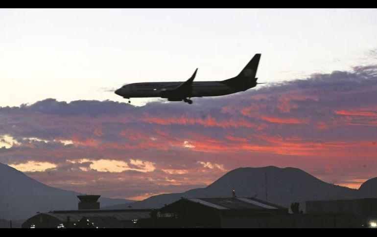 La Sedena se hará cargo de la seguridad del espacio aéreo mexicano. SUN
