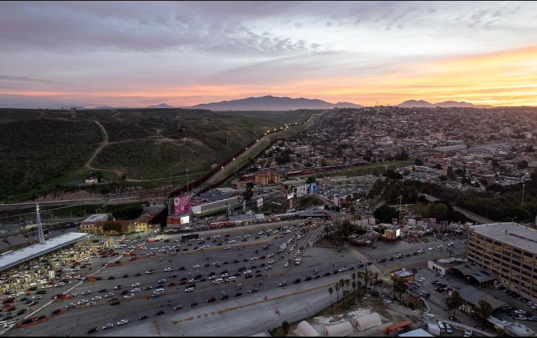 Al llegar la presidencia en 2021, Joe Biden emitió una orden ejecutiva para acabar con la declaración de emergencia de su predecesor en el cargo, Donald Trump, para construir la barrera. AFP / ARCHIVO