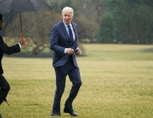 Joe Biden trota por el césped de la Casa Blanca después de regresar de su chequeo médico anual en febrero. GETTY IMAGES