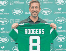 Rodgers usará el número que vistió en su carrera colegial. AP