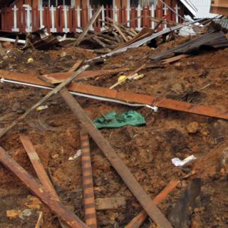 Desalojan viviendas del sur de California por deslave; suspenden servicios