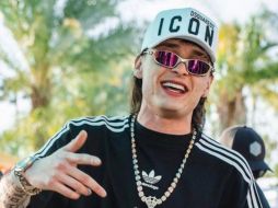 En la grabación se aprecia a los niños felices y bailando en el patio de una escuela. TWITTER/@ElPesoPluma