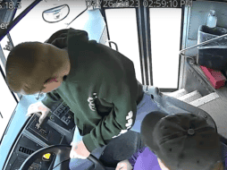 Dillon Reeves es un niño de 13 años que tiene trato de héroe luego de la proeza que hizo al tomar el control del autobús escolar en el que viajaba, cuando el conductor perdió el conocimiento. ESPECIAL