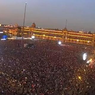 Así se vive el ambiente del Zócalo previo al concierto de Rosalía (VIDEO)