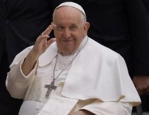 El papa Francisco ha mantenido un encuentro con refugiados en la iglesia de Santa Isabel de Hungría, en Budapest. AP